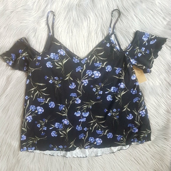 American Eagle Outfitters Tops - American Eagle Cold Shoulder Top